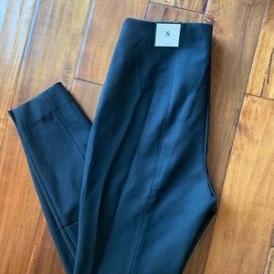 WHBM The Skinny black crop pant